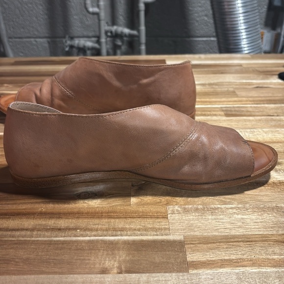 1. State Open Toe Brown leather flats size 8.5 - Picture 3 of 4